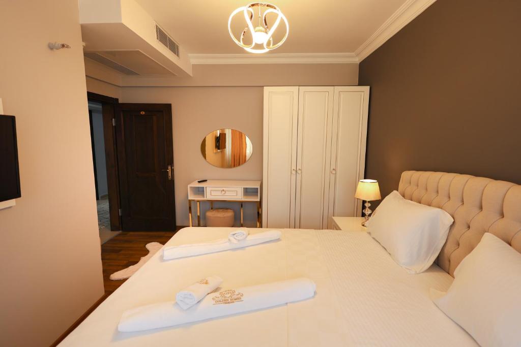 Postel nebo postele na pokoji v ubytování Golden Homes