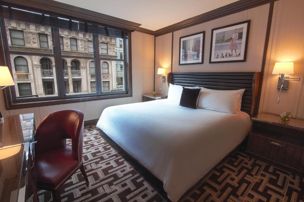 Iroquois New York Times Square - Premium 1 King Bed