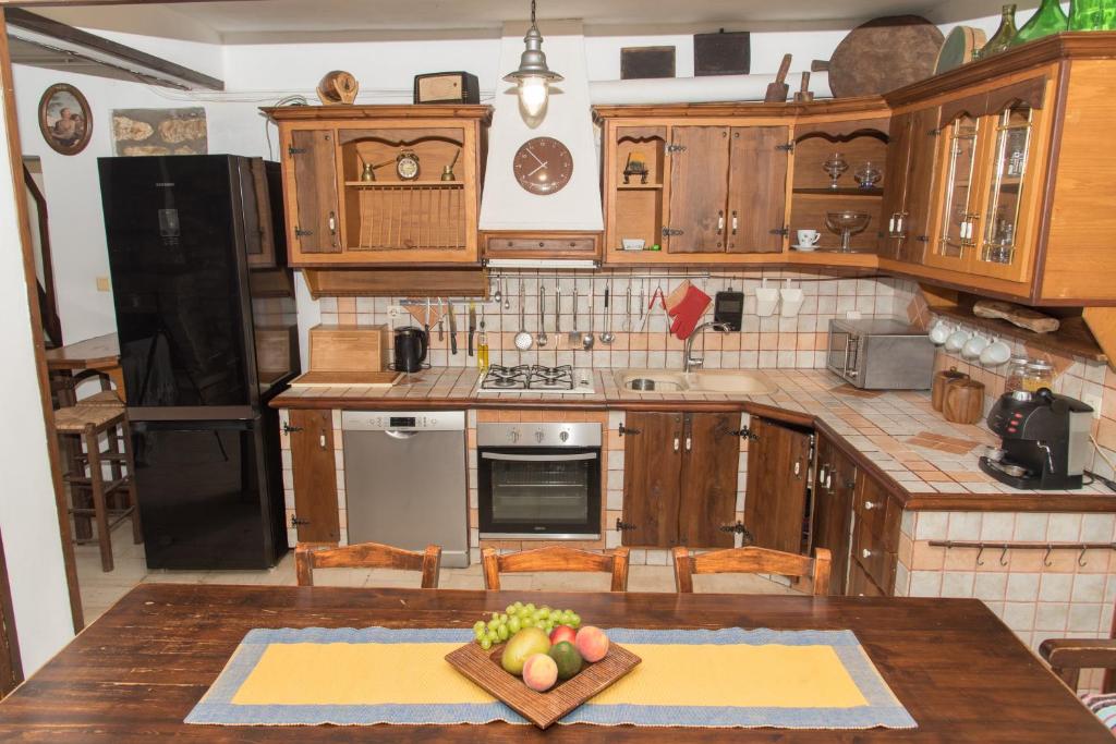 Kuchyň nebo kuchyňský kout v ubytování metaxas house