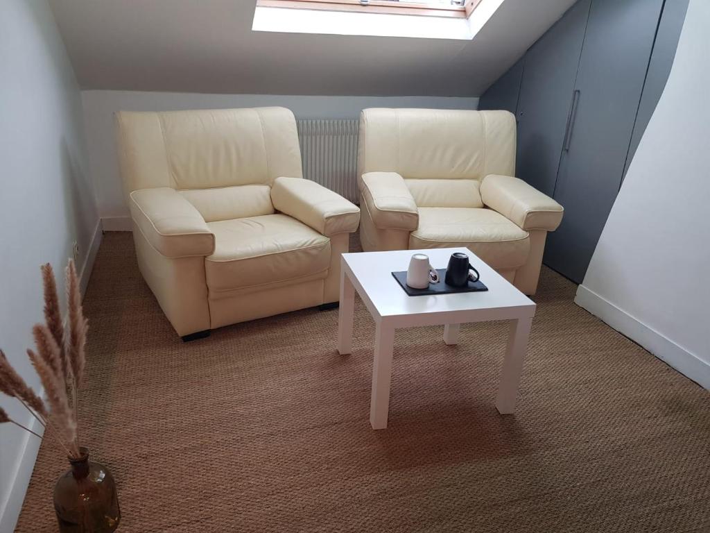Posedenie v ubytovaní Le Chaudron d'Or - 41m2 - Hyper Centre - Mezzanine - Clim - WIFI HD