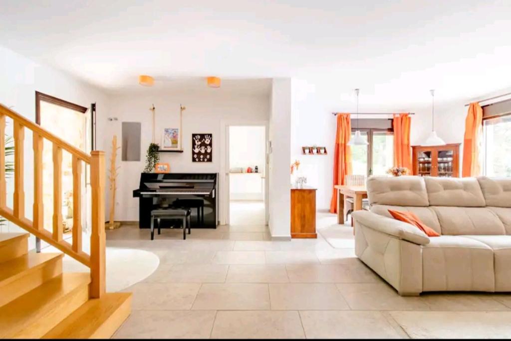 Kuchyň nebo kuchyňský kout v ubytování Chalet con piscina climatizada en la naturaleza