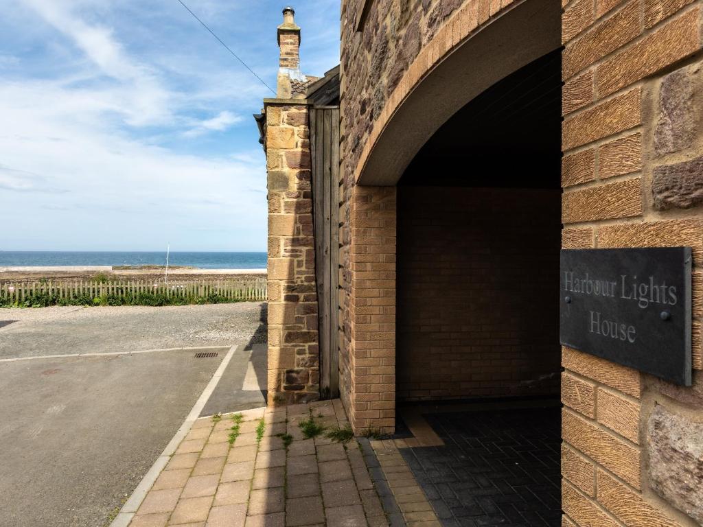 Harbour Lights House – Photos 1