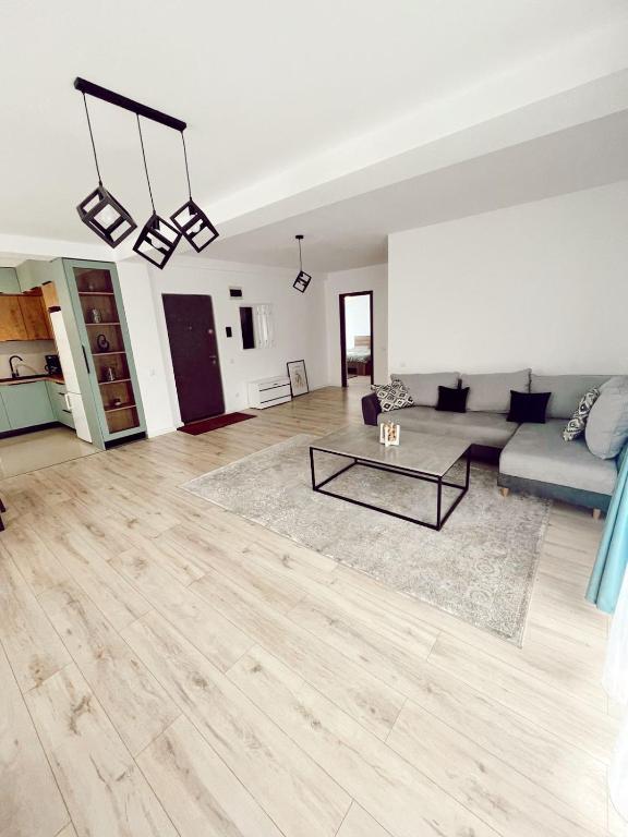 a living room with a couch and a table at NS apartment 2 in Cluj-Napoca