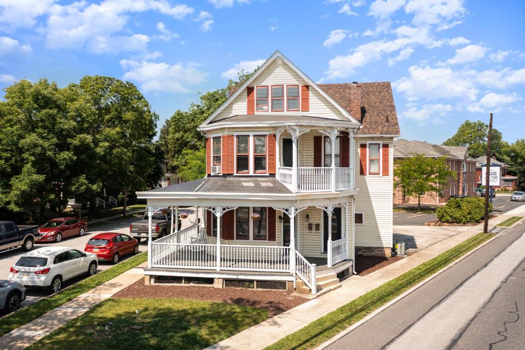 Gallery image of Fully Equipped 3 Story House With Cinema Room Vacation Mode, ON! in Gettysburg