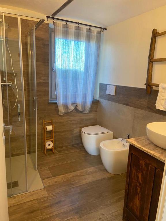 Koupelna v ubytování CASCINA BINELLO appartamento B