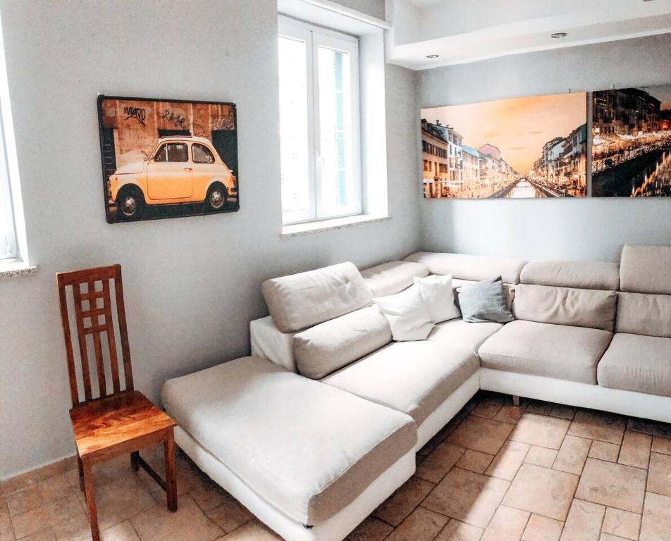 a living room with a couch and a car on the wall at La Villa di Bambi in Vanzago