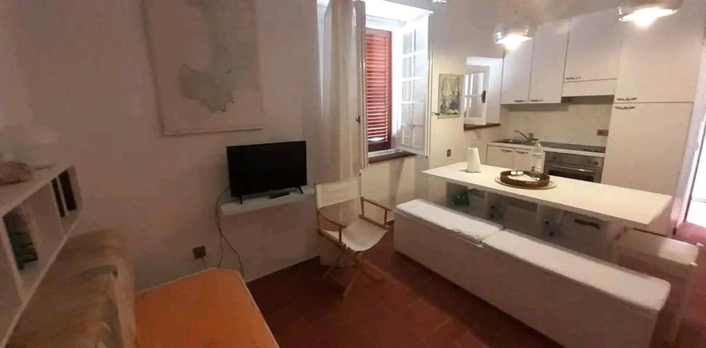 A kitchen or kitchenette at Appartamento località le Cannelle