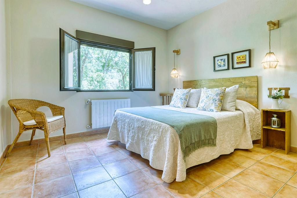 Łóżko lub łóżka w pokoju w obiekcie Apartamentos rurales Alameda del Jerte