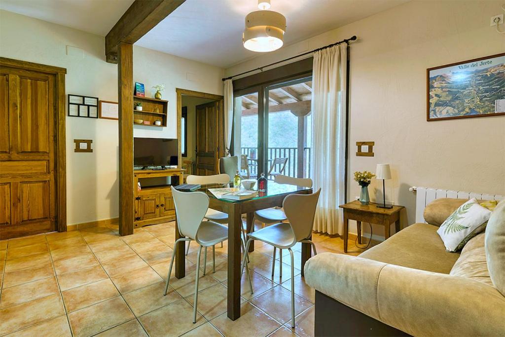 Część wypoczynkowa w obiekcie Apartamentos rurales Alameda del Jerte
