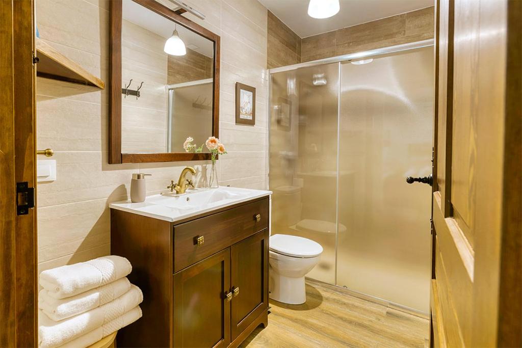 Łazienka w obiekcie Apartamentos rurales Alameda del Jerte