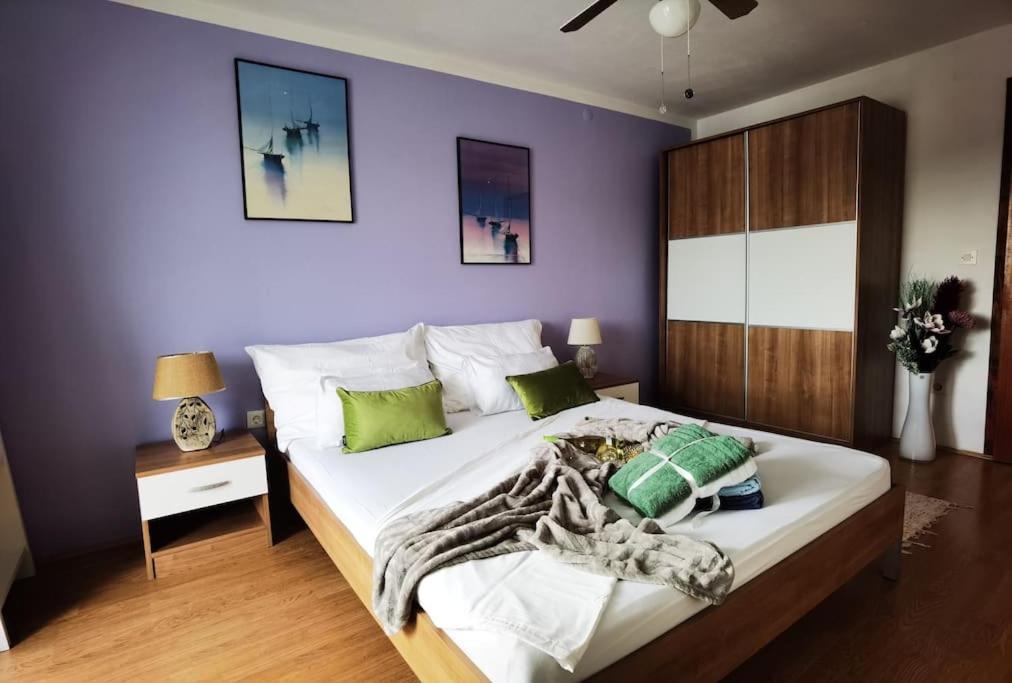 Postel nebo postele na pokoji v ubytování Apartmani Prgić