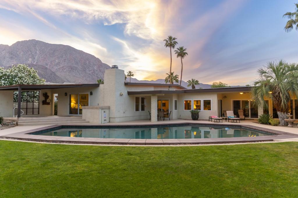 a house with a swimming pool in the yard at Mountainview Escape in Borrego Springs