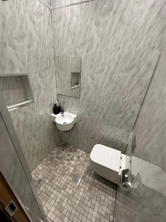 Thistle City Inn - Single Room