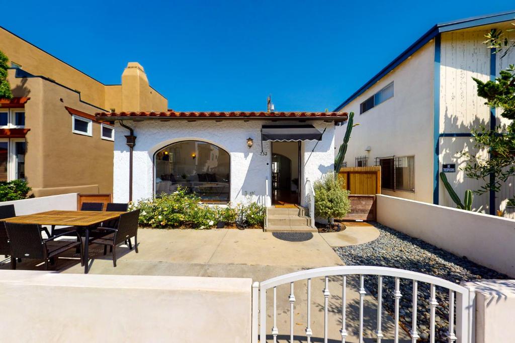 a patio with a table and a house at Belmont Shore Stunner in Long Beach