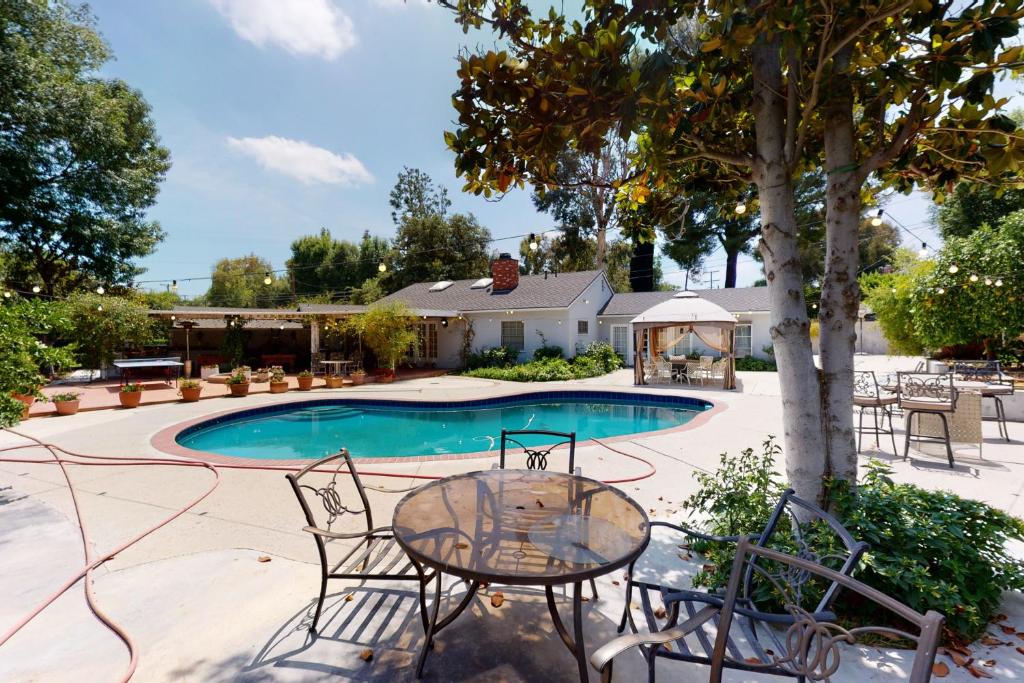 Penfield Paradise, Woodland Hills (updated prices 2024)