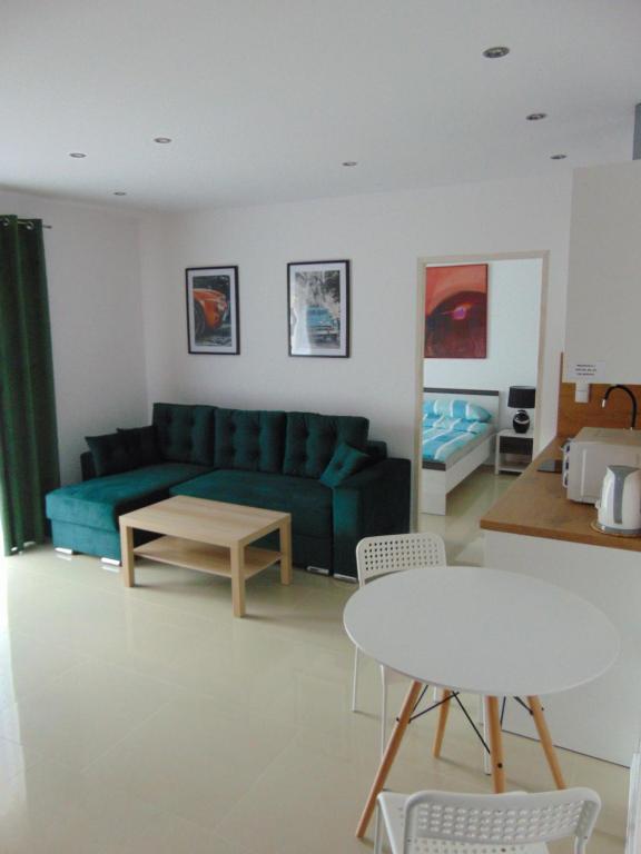 Apartamenty Monik Świętochłowice - 带露台的公寓