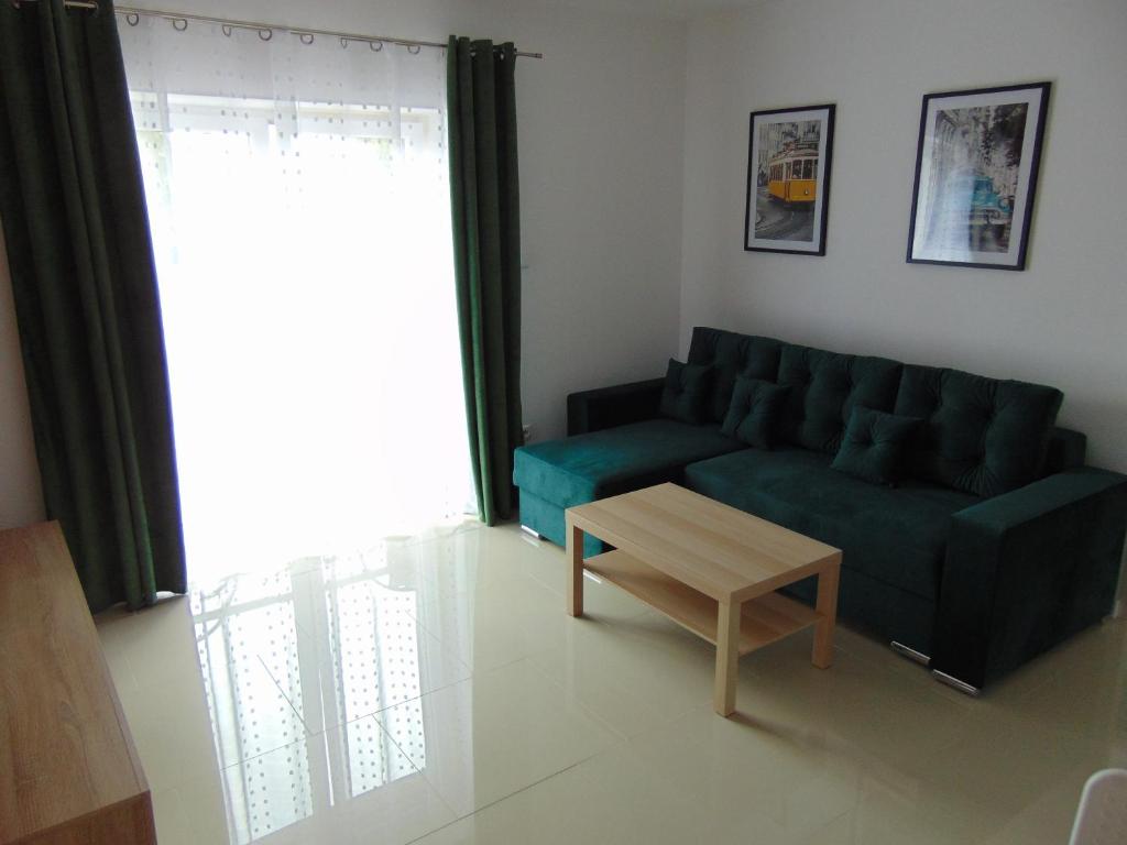 Apartamenty Monik Świętochłowice - 带阳台的公寓