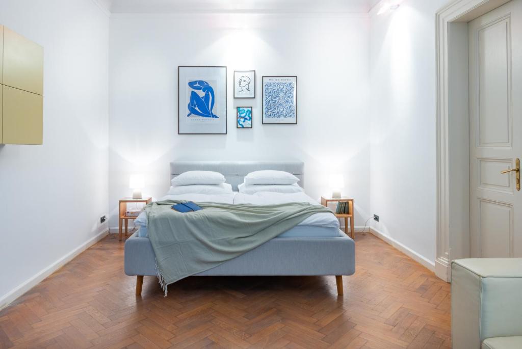 Elegant Paris Ave apartment with a Terrace