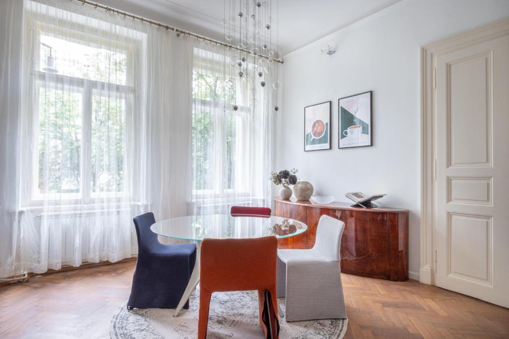 Elegant Paris Ave apartment with a Terrace