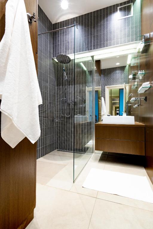 Elegant Paris Ave apartment with a Terrace