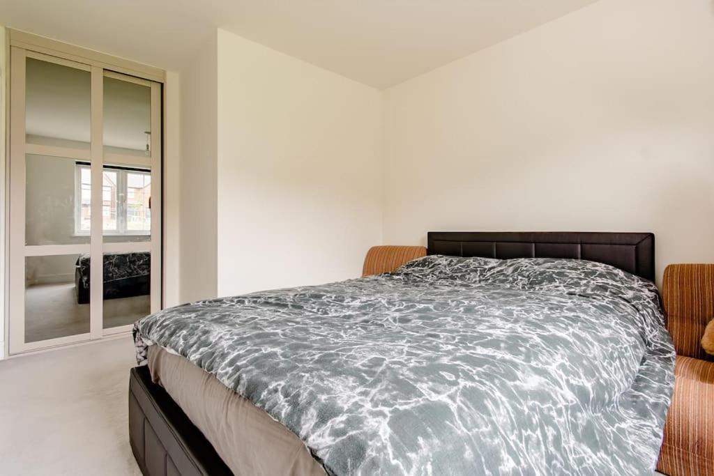 Fotografie z fotogalerie ubytování Private Double bedroom v destinaci Thringstone