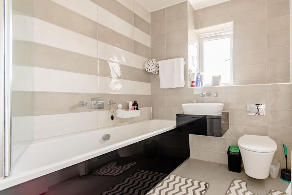 Fotografie z fotogalerie ubytování Private Double bedroom v destinaci Thringstone
