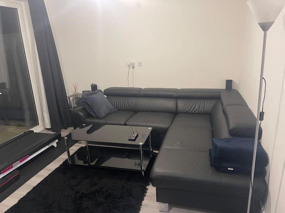 Fotografie z fotogalerie ubytování Private Double bedroom v destinaci Thringstone