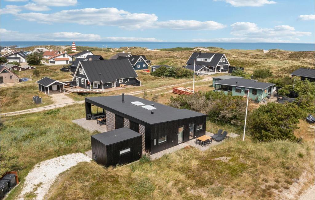 una vista aerea di una casa sulla spiaggia di Lovely Home In Thisted With Kitchen a Thisted