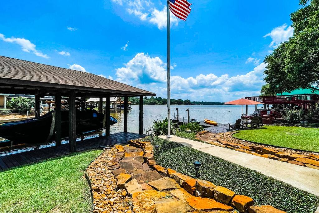 Luxury Cottage at Lake Conroe, Willis (updated prices 2024)