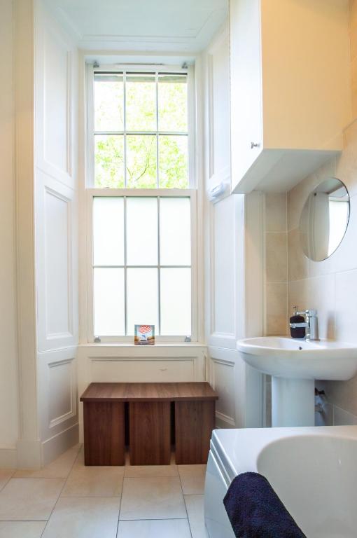 Un baño de The Heart of Newington