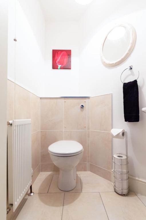 Un baño de The Heart of Newington