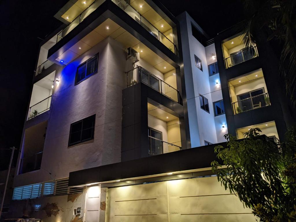 an apartment building at night with lights on at Résidence Bouba Bamako in Bamako