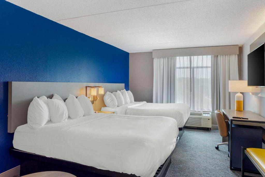 Postel nebo postele na pokoji v ubytování Comfort Inn & Suites Voorhees-Mt Laurel
