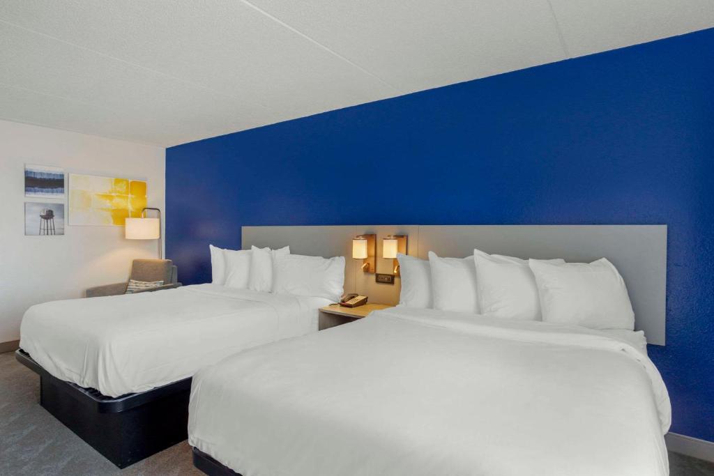 Postel nebo postele na pokoji v ubytování Comfort Inn & Suites Voorhees-Mt Laurel