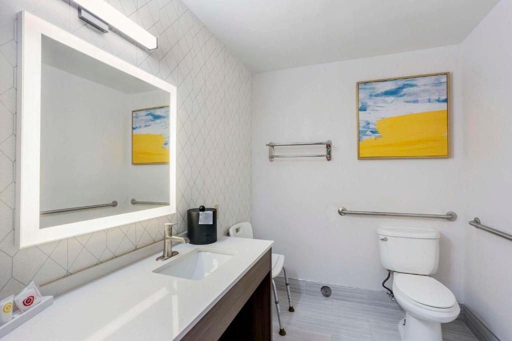 Koupelna v ubytování Comfort Inn & Suites Voorhees-Mt Laurel