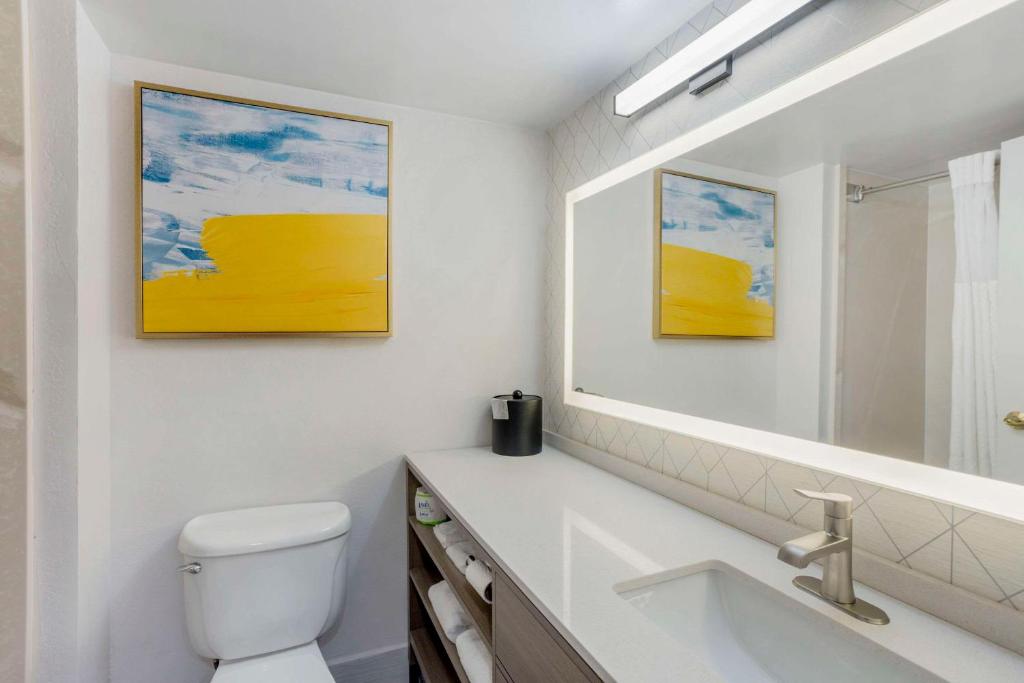 Koupelna v ubytování Comfort Inn & Suites Voorhees-Mt Laurel