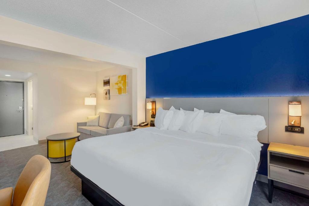 Postel nebo postele na pokoji v ubytování Comfort Inn & Suites Voorhees-Mt Laurel