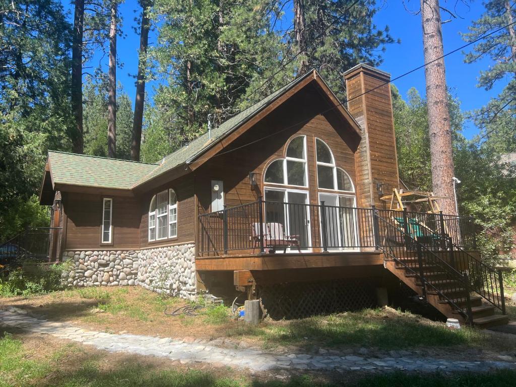 Modern Mountain Cabin on The American River, Kyburz (updated prices 2024)