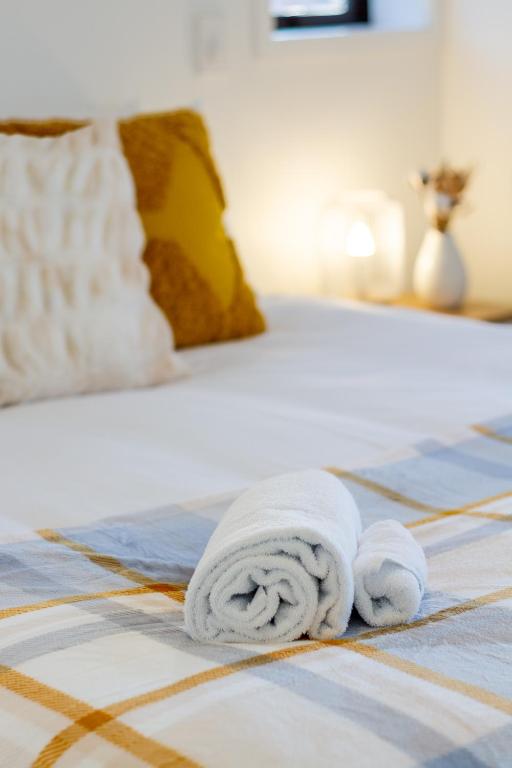 Large trendy 3 Bedroom Residence, Central City - Resim 25