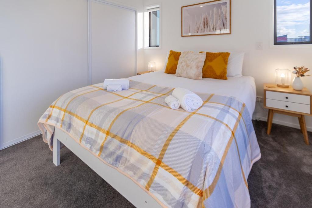 Large trendy 3 Bedroom Residence, Central City - Resim 27