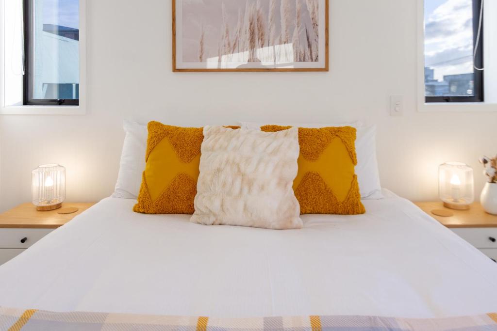 Large trendy 3 Bedroom Residence, Central City - Resim 28