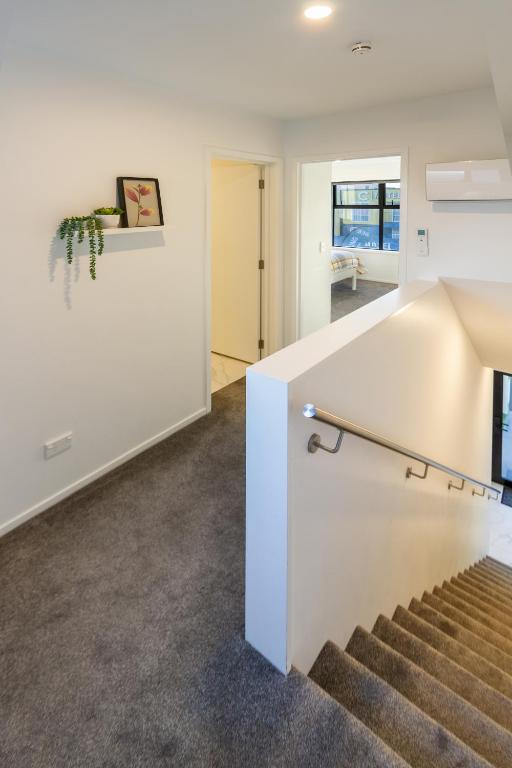 Large trendy 3 Bedroom Residence, Central City - Resim 19