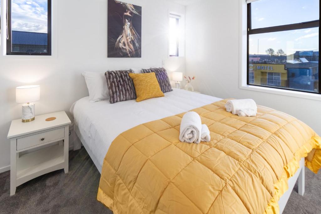 Large trendy 3 Bedroom Residence, Central City - Resim 20