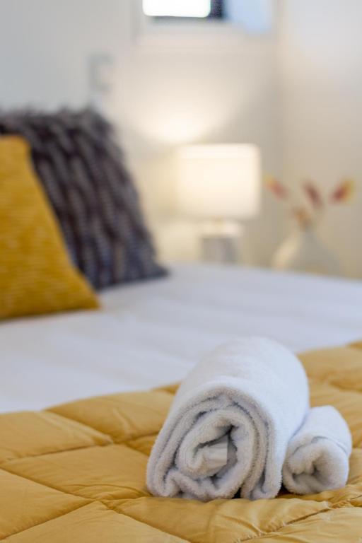 Large trendy 3 Bedroom Residence, Central City - Resim 21