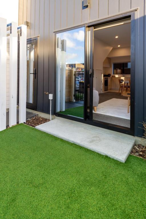 Large trendy 3 Bedroom Residence, Central City - Resim 6