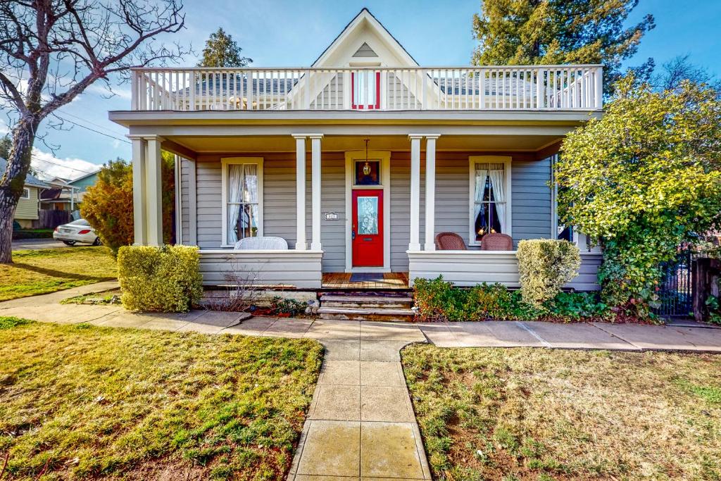 Το κτήριο όπου στεγάζεται  η παραθεριστική κατοικία