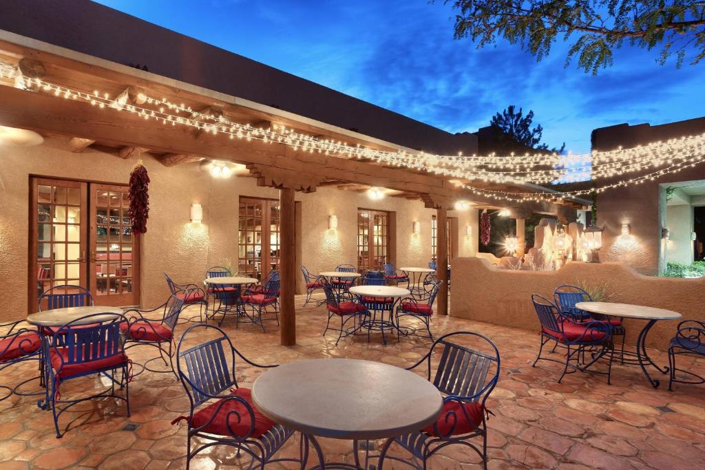 מסעדה או מקום אחר לאכול בו ב-Courtyard by Marriott Albuquerque