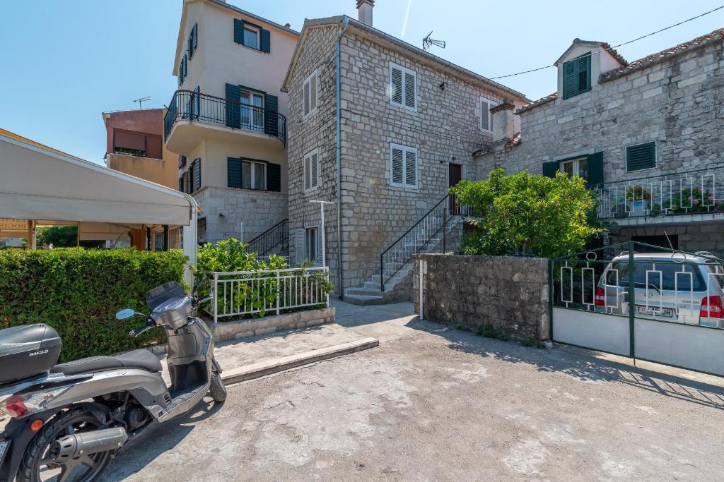 Apartments by the sea Trogir - 21588