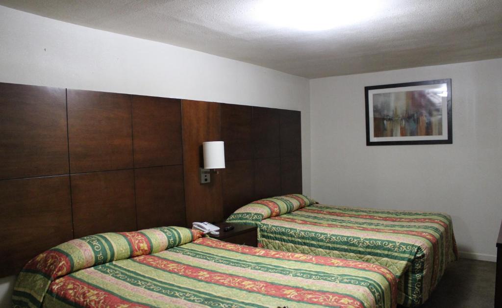 Postel nebo postele na pokoji v ubytování Flagstaff Motel