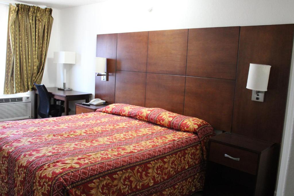 Postel nebo postele na pokoji v ubytování Flagstaff Motel